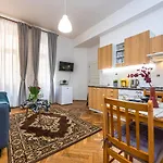 Tynska Ulicka Apartment